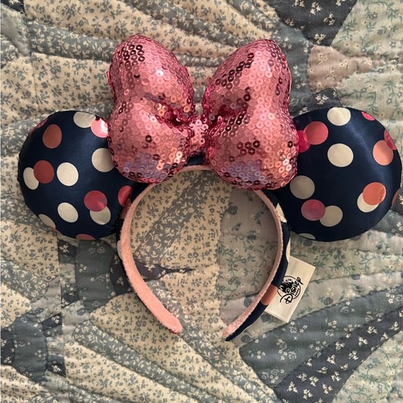 Disney Parks Minnie Ears circa 2016-2017 - Picture 1 of 3